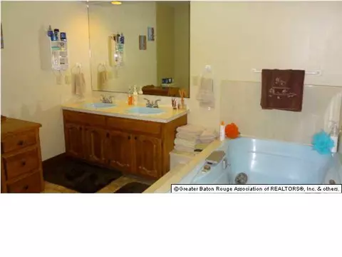15232 Crystal Dr, Central, LA 70770 photo 15