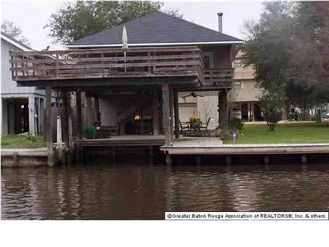 32870 Cypress Dr, Springfield, LA 70462 photo 2