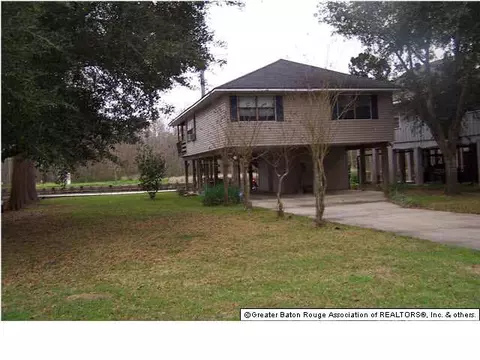 32870 Cypress Dr, Springfield, LA 70462 photo 1
