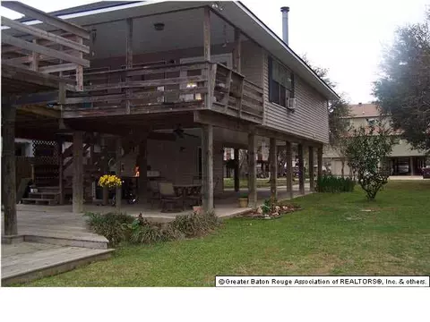 32870 Cypress Dr, Springfield, LA 70462 photo 5