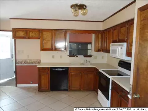 33939 Nancy Dr, Walker, LA 70785 photo 2