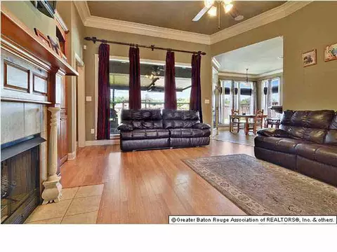 34147 Spring Lake Dr, Walker, LA 70785 photo 2