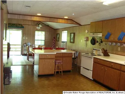 20374 Johnson Dr, Killian, LA 70462 photo 8