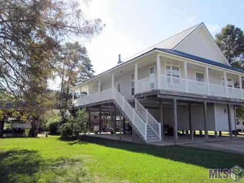 32792 Cypress Dr, Springfield, LA 70462 photo 1