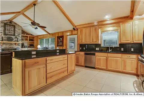 20398 Fairway Dr, Springfield, LA 70462 photo 12