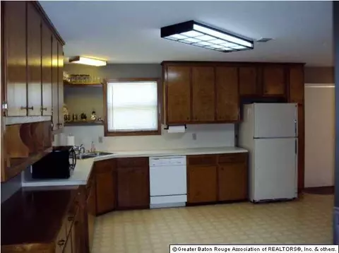 26650 Kelli Dr, Denham Springs, LA 70726 photo 2
