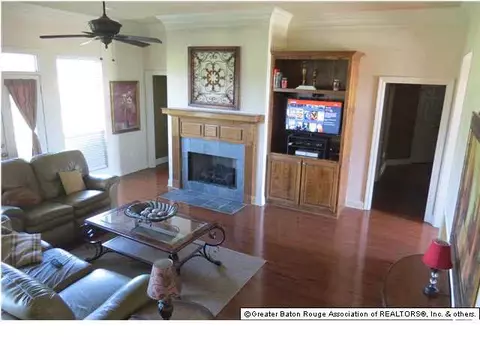 34099 Spring Lake Dr, Walker, LA 70785 photo 2