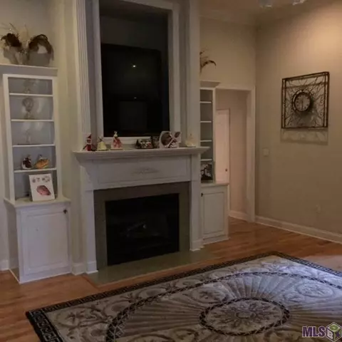 30175 Oak Shadow Dr, Walker, LA 70785 photo 2