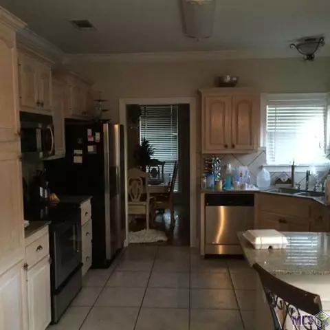 30175 Oak Shadow Dr, Walker, LA 70785 photo 5