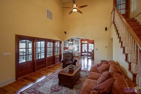 32860 Rivergate Cir, Springfield, LA 70462 photo 8