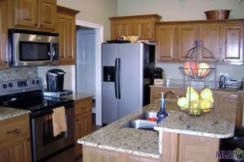34243 Spring Lake Dr, Walker, LA 70785 photo 3