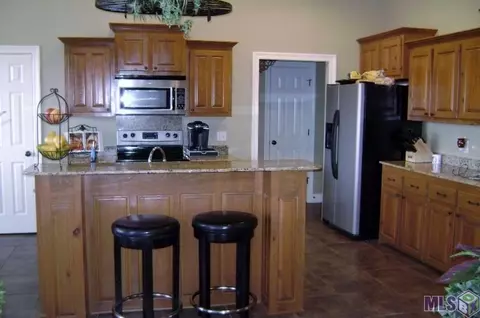 34243 Spring Lake Dr, Walker, LA 70785 photo 2