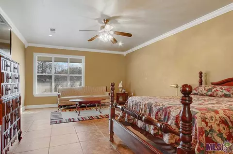 8419 Ashley Dr, Denham Springs, LA 70706 photo 5