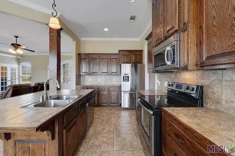 34135 Springlake Dr, Walker, LA 70785 photo 3
