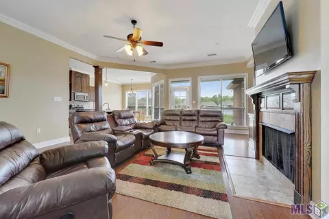 34135 Springlake Dr, Walker, LA 70785 photo 2