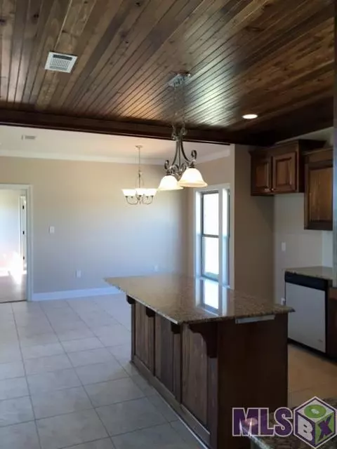 31037 Lake Spring Dr, Walker, LA 70785 photo 4