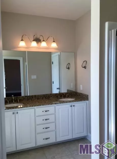 31037 Lake Spring Dr, Walker, LA 70785 photo 5