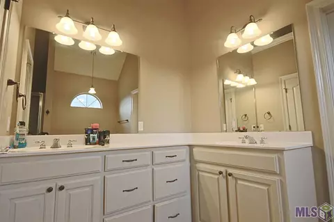 34201 Spring Lake Dr, Walker, LA 70785 photo 10