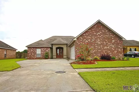 34201 Spring Lake Dr, Walker, LA 70785 photo 2