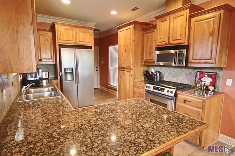 34201 Spring Lake Dr, Walker, LA 70785 photo 3