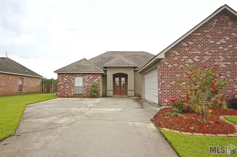 34201 Spring Lake Dr, Walker, LA 70785 photo 1