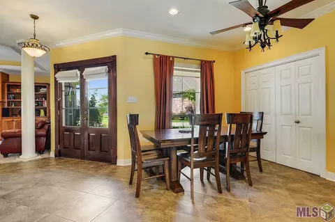 380 Oakleaf Ct, Brusly, LA 70719 photo 4