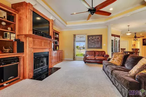 380 Oakleaf Ct, Brusly, LA 70719 photo 2