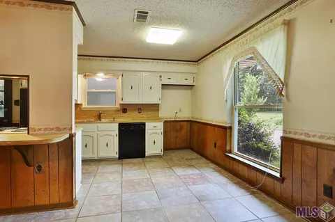 461 W Magnolia Dr, Baker, LA 70714 photo 5