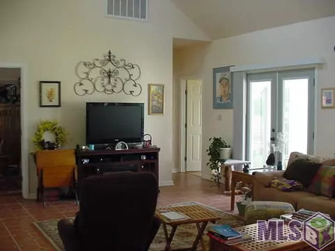 32058 Oneal Dr, Springfield, LA 70462 photo 6