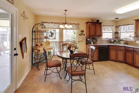 12724 Roe Dr, Walker, LA 70785 photo 9