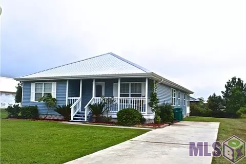 17018 Peace Point Dr, Springfield, LA 70462 photo 1