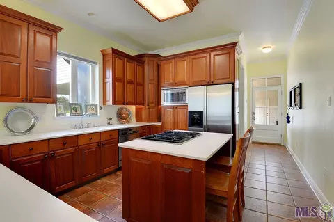 40410 Adele St, Gonzales, LA 70737 photo 3