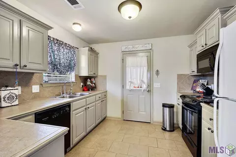12281 Greenbriar Dr, Walker, LA 70785 photo 2