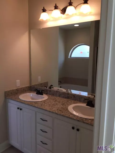 13099 Robin Dr, Walker, LA 70785 photo 9