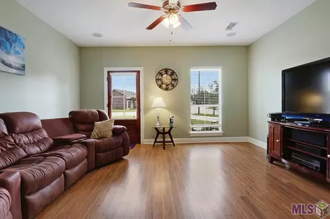 33217 Cross Trl, Walker, LA 70785 photo 2