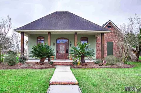 321 Willow Oak Dr, Brusly, LA 70719 photo 1