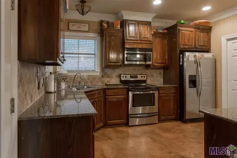 31013 Lake Spring Dr, Walker, LA 70785 photo 3