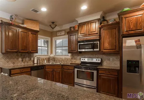 31013 Lake Spring Dr, Walker, LA 70785 photo 4