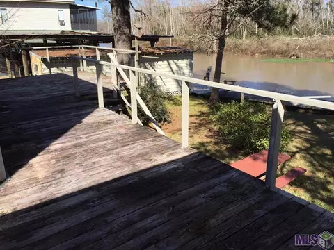 32695 Cypress Dr, Springfield, LA 70462 photo 4