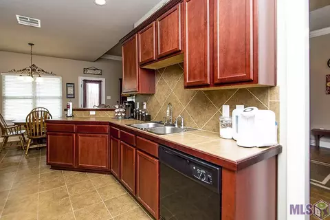 31006 Lake Spring Dr, Walker, LA 70785 photo 13