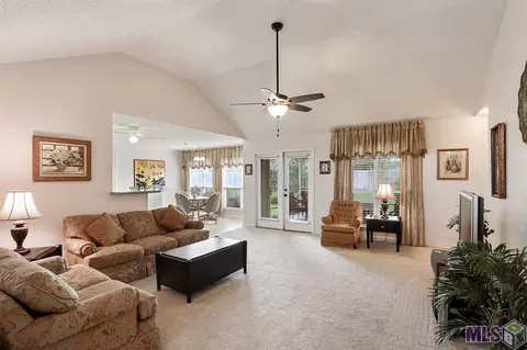2242 Summertree Dr, Slidell, LA 70460 photo 4