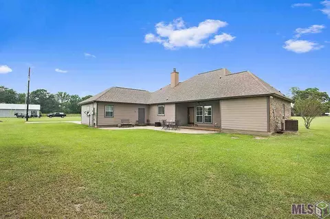 2302 Mistletoe Dr, Slaughter, LA 70777 photo 9