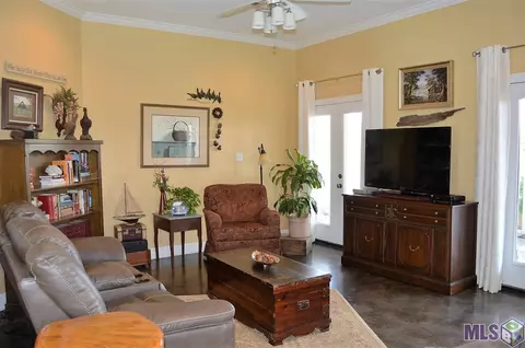 26286 Riverscape Dr, Springfield, LA 70462 photo 4