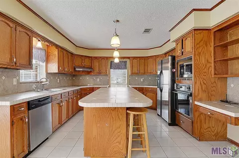 17285 Grove St, Walker, LA 70785 photo 5