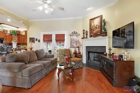 34076 Spring Lake Dr, Walker, LA 70785 photo 2
