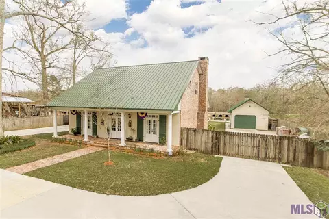 20328 Fairway Dr, Springfield, LA 70462 photo 1