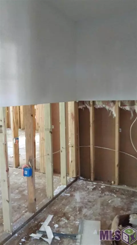32027 Pat Ln, Springfield, LA 70462 photo 8