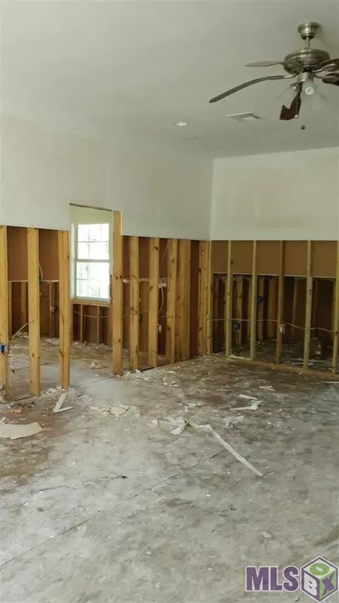 32027 Pat Ln, Springfield, LA 70462 photo 7