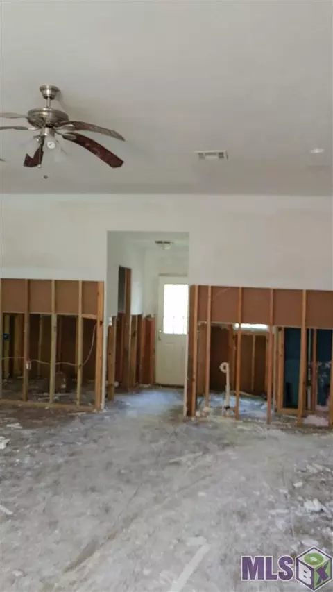 32027 Pat Ln, Springfield, LA 70462 photo 6