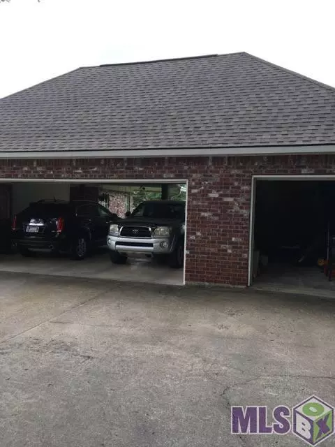 30085 Oak Shadow Dr, Walker, LA 70785 photo 8